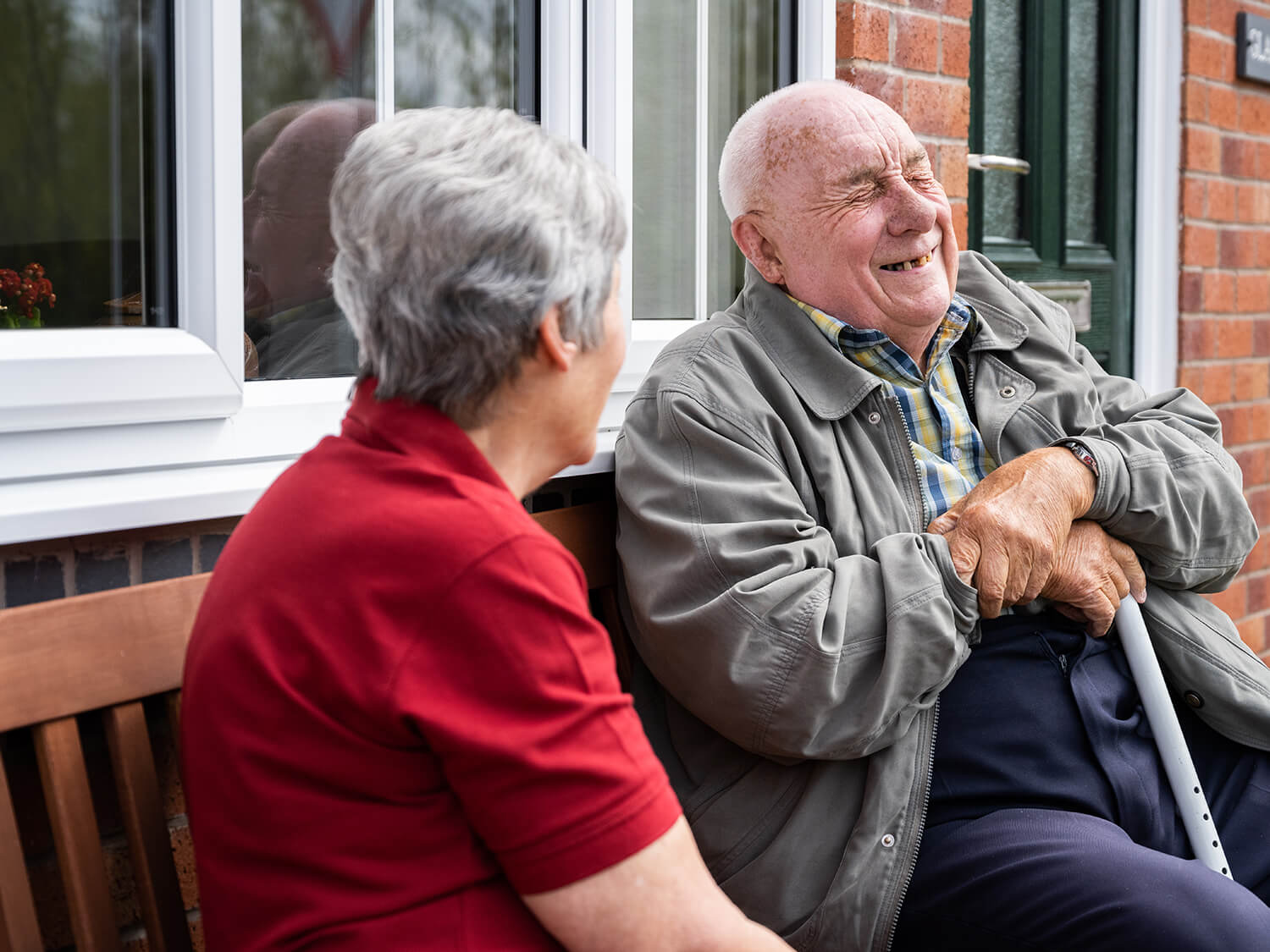 Tom chatting with Ann, a Royal Voluntary Service volunteer 